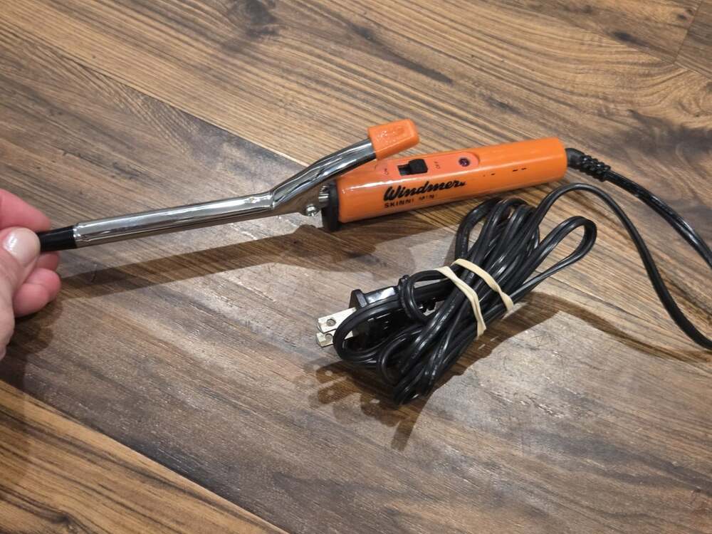 Vtg Windmere Skinni Mini 3/8" Curling Iron Model C-901 Bright Orange Retro